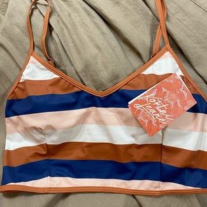 NWT XL Four stripes V’d crop